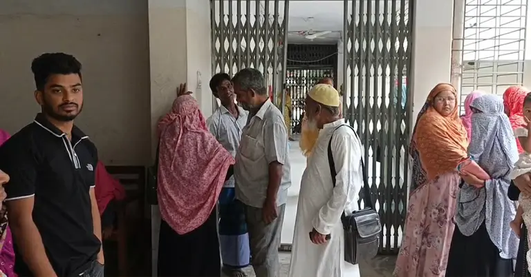 হাসপাতালে শিশুর স্বজনরা